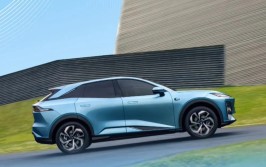 华为乾崑 ADS SE 智驾体系
加持，深蓝 S07 将于 7 月 25 日上市
