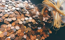 国际黄金期货市场的及时
动态怎样
影响投资者决定？