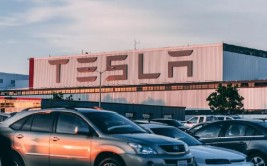 分析师：试用了特斯拉的完全主动
驾驶功能 并差点撞车