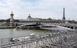 外媒：法国总统府称，马克龙会按照答应在塞纳河游泳，但不肯定
是在奥运会前