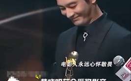 黄晓明拿奖冲动
得手
抖：在成为吴优的日子里，我也有幸又当了一回小孩