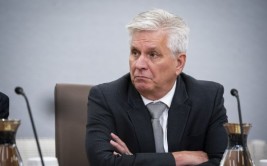 美联储理事Waller：间隔
降息又近了一步 赋闲
率上行风险升高