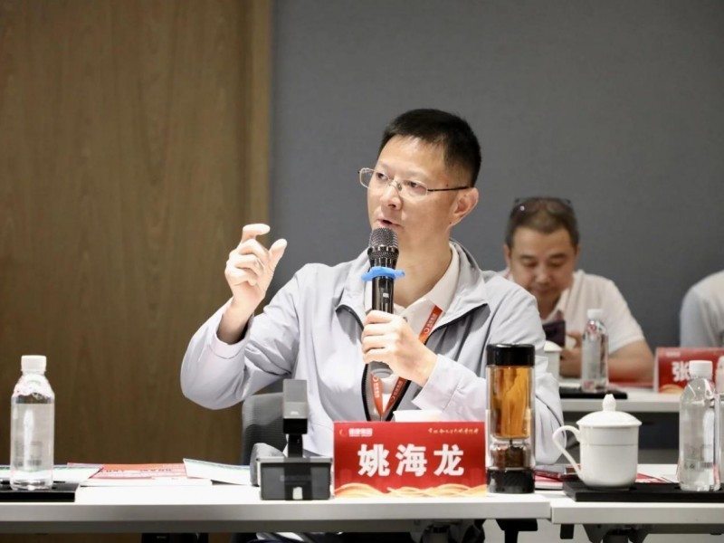 中粮贸易总司理
李诚琨带队到德康总部观察
交换
 中粮贸易总司理
李诚琨带队到德康总部观察
交换
 时时快讯