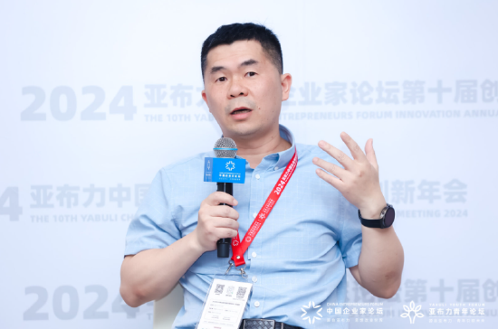 叶军点赞ChatGPT、吐槽百度搜刮
：10条结果满是
广告 时时快讯