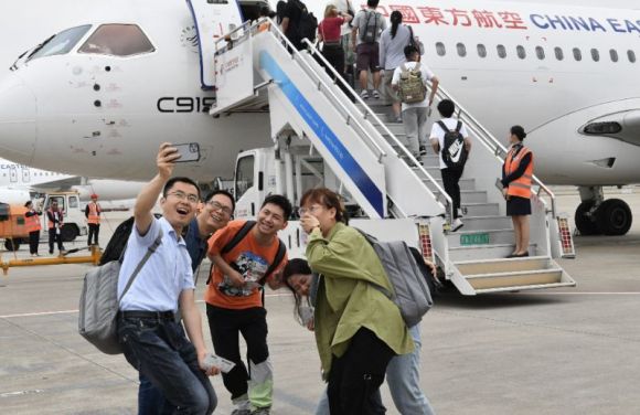 C919频获大单，国内航线加密：国产大飞机贸易
运营路渐走宽 时时快讯