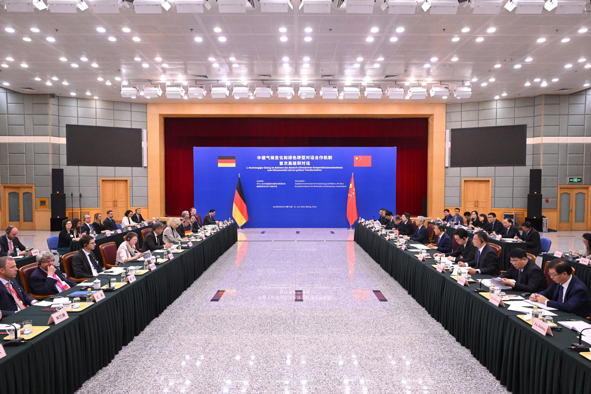 中德这一“首次”，传递3个鲜明信号 中德这一“初次
”，转达3个光显
信号 时时快讯