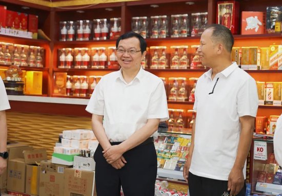 五粮液曾从钦：白酒产业正经历深度调整期，希望厂商团队共同应对考验，抓住市场机遇实现可持续发展 五粮液曾从钦：白酒财产
正履历
深度调解
期，盼望
厂商团队共同应对检验，捉住
市场机会
实现可连续发展 时时快讯
