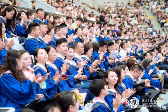 复旦管院院长陆文雄批“掼蛋之风盛行”：是失去企业家精神的表现，是逃避之风、颓废之风 复旦管院院长陆文雄批“掼蛋之风盛行”：是失去企业家精力
的表现，是躲避
之风、悲观
之风 时时快讯