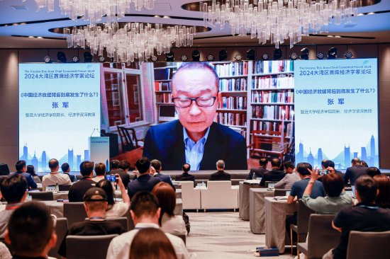 复旦大学资深传授
张军：放开供给侧，把更多空间交给市场、交给企业家、交给地方当局
 时时快讯